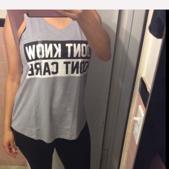 🚨Final sale🚨 Gray Sleeveless graphic tank - Picture 3 of 3